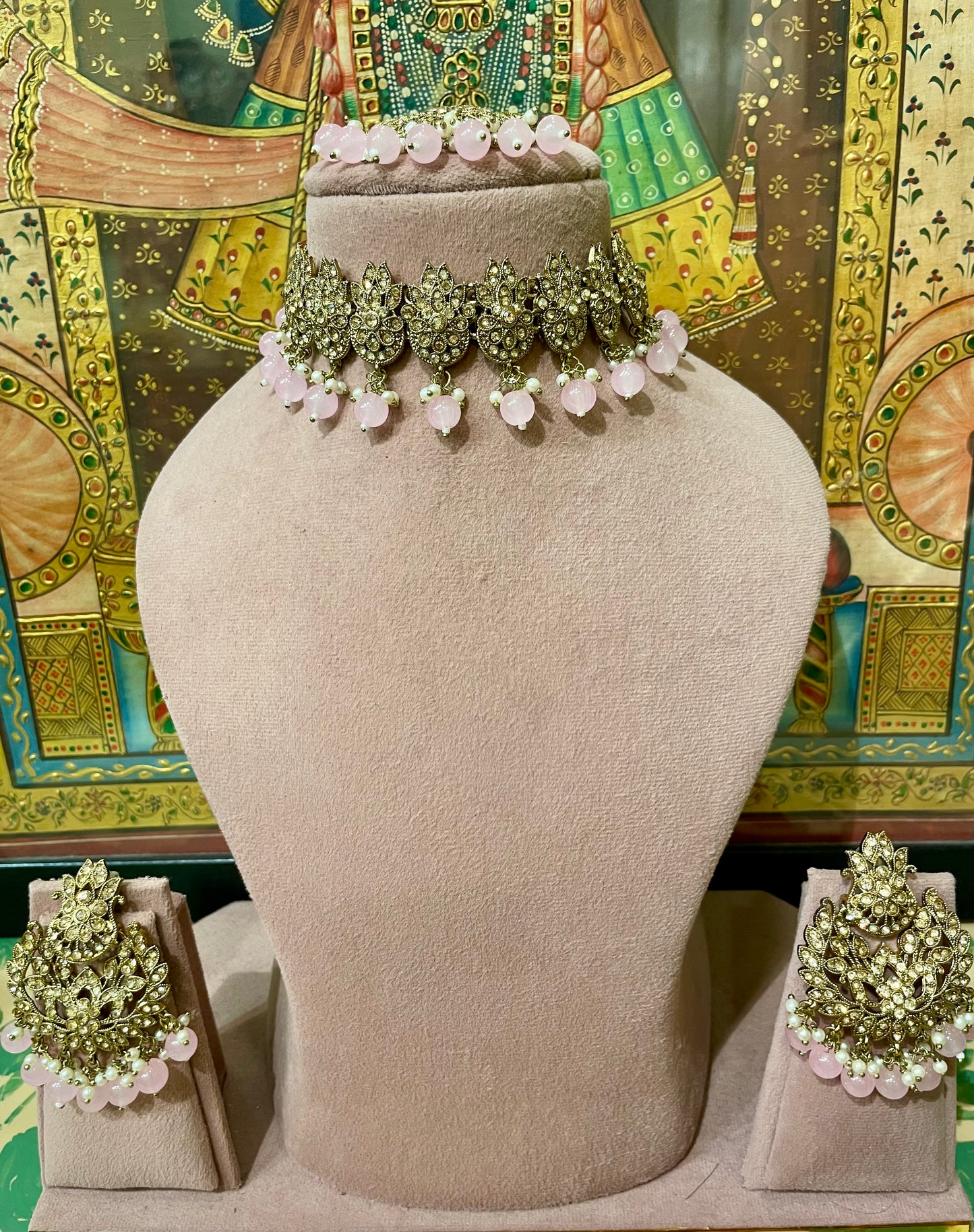 GOLD TONED SOFT PINK CHOKER NECKLACE SET