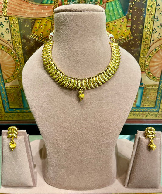 GOLD TONED TRADITIONAL NECKLACE SET