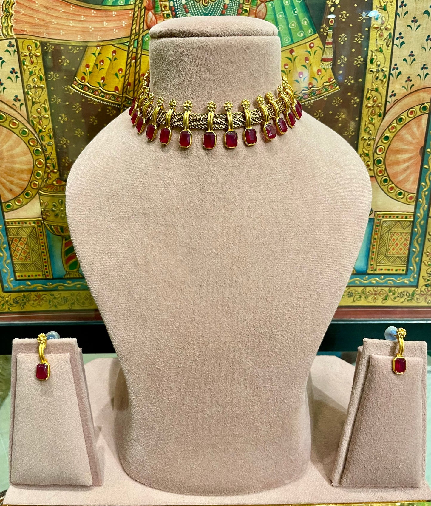 TRADITIONAL SOUTH INDIAN GOLD TONED NECKLACE SET (RED)