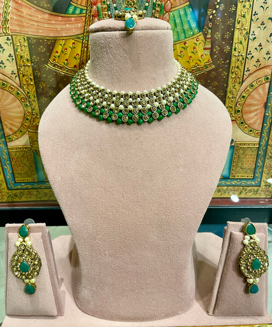 GOLD TONED ZIRCON NECKLACE SET (GREEN)