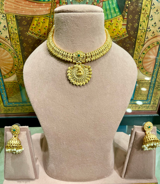 GOLD TONED SOUTH INDIAN PENDANT NECKLACE SET (GREEN)