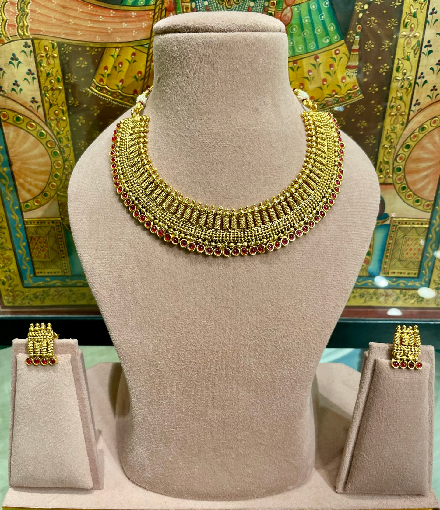 GOLD TONED TEMPLE STYLE SOUTH INDIAN HASTLI NECKLACE (RED)