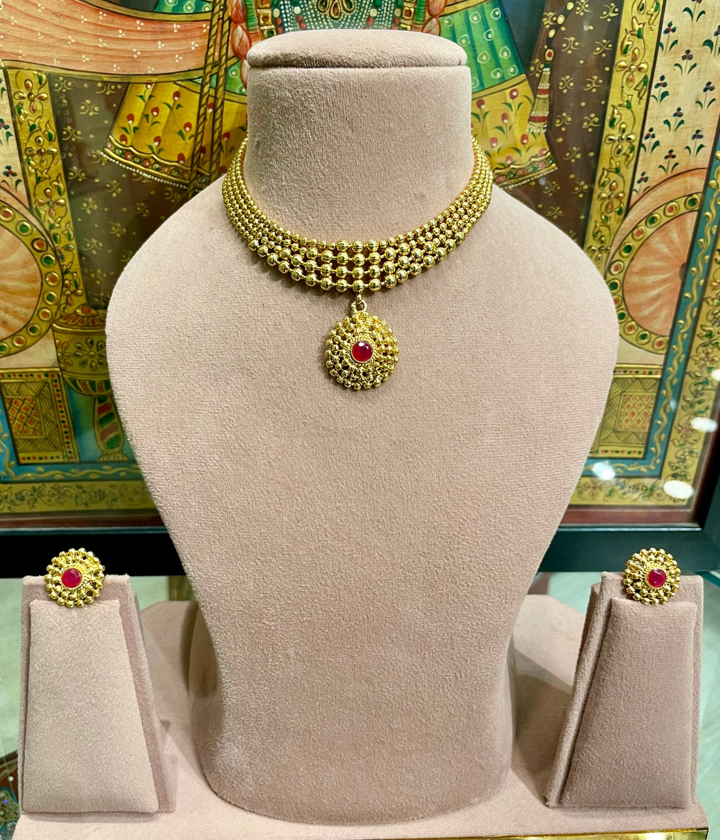 GOLD TONED SOUTH INDIAN PENDANT NECKLACE SET