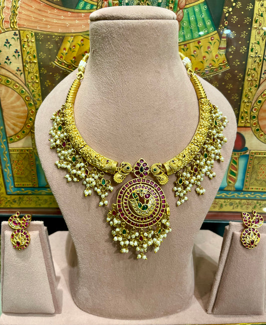 TRADITIONAL SOUTH INDIAN GOLD TONED HASLI NECKLACE SET