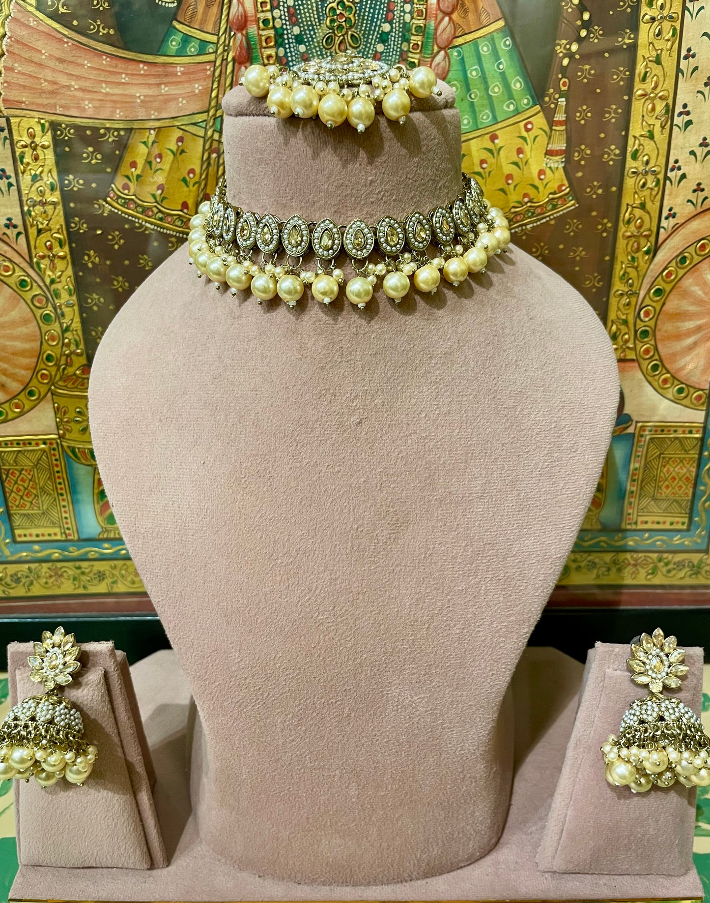 GOLDEN PEARL LIGHT CHOKER NECKLACE SET