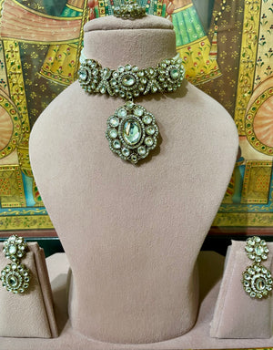 NEUTRAL KUNDAN MOISSANITE PENDANT CHOKER SET