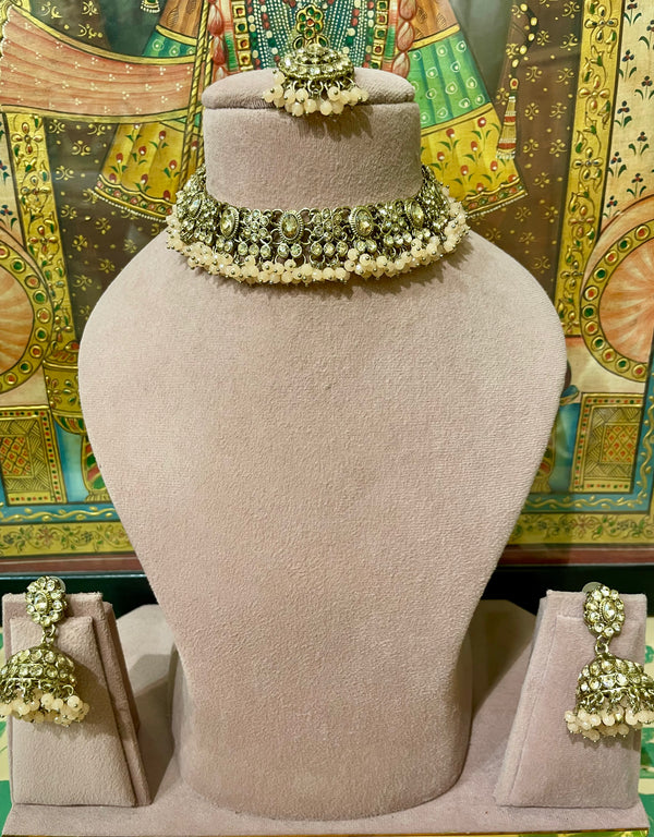 SOFT PEACH GOLD TONED LIGHT NECKLACE SET