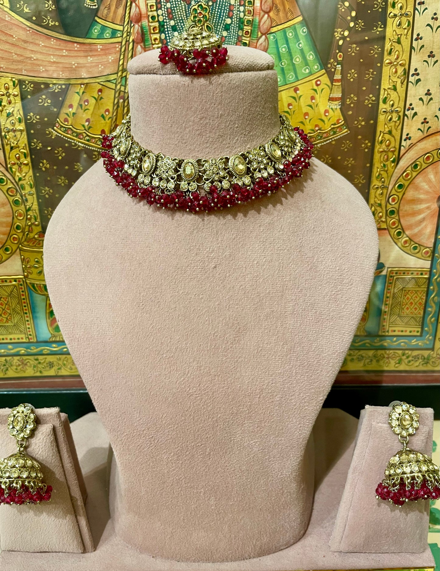 MAROON GOLD TONED LIGHT NECKLACE SET