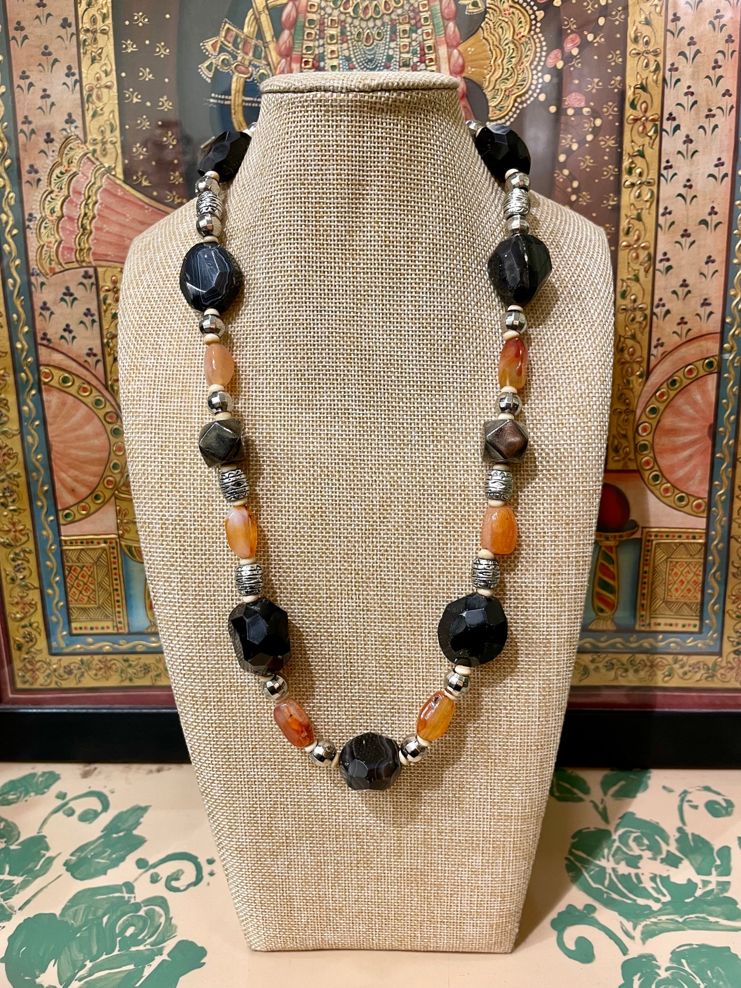 BLACK ONYX & CORNELIAN STONE DESIGNER NECKLACE