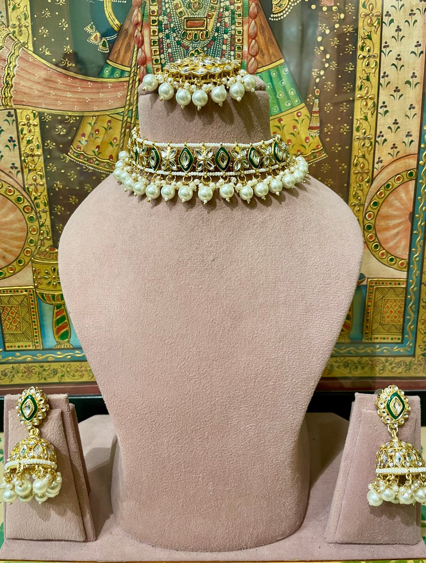 IVORY WHITE KUNDAN PEARL LIGHT CHOKER NECKLACE SET