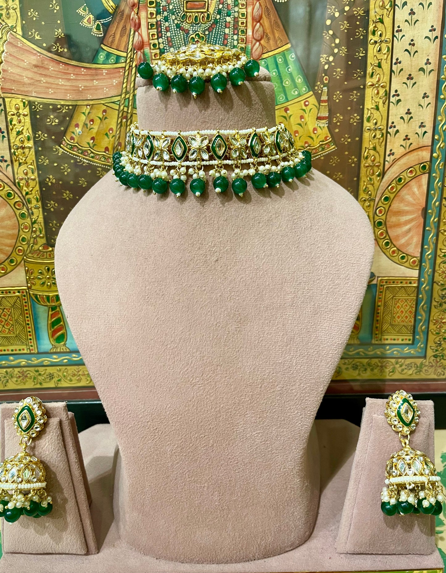 GREEN KUNDAN PEARL LIGHT CHOKER NECKLACE SET