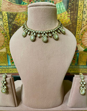 NEUTRAL KUNDAN MOISSANITE MONALISA SLEEK NECKLACE SET
