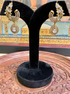 NEUTRAL LEAF ARCH & PEAR DROP EARRINGS