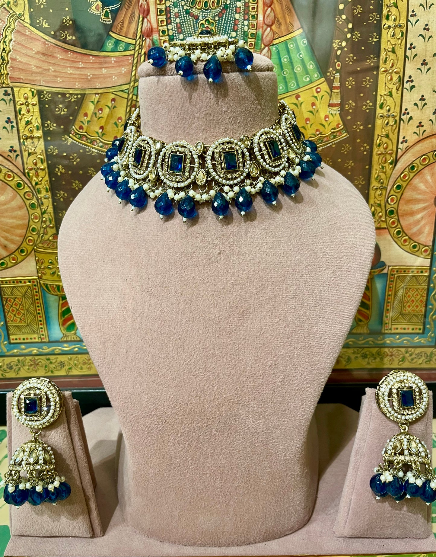 DARK BLUE GOLD TONED MONALISA STONE DROPS CHOKER SET