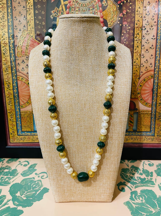 PEARL STRING WITH GREEN & GOLDEN STONE