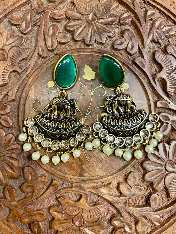GREEN MONALISA STONE VINTAGE PEARL EARRINGS