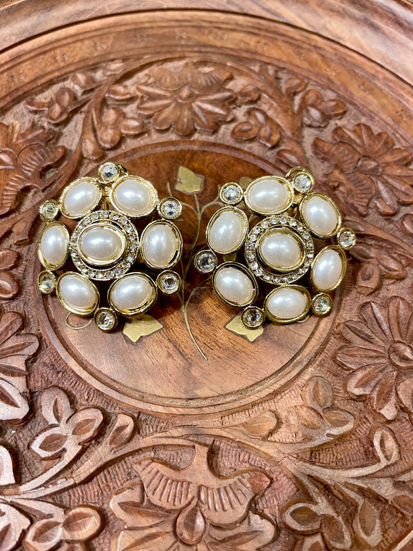 IVORY WHITE ROUND MONALISA STONE STUD EARRINGS