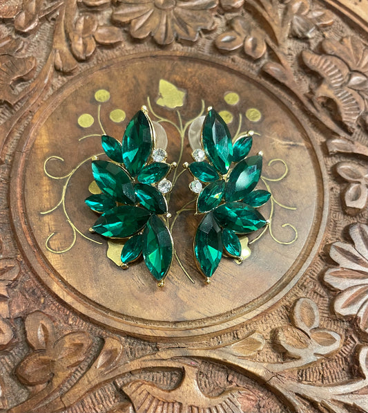 LEAF DESIGN CRYSTAL AD STUD EARRINGS