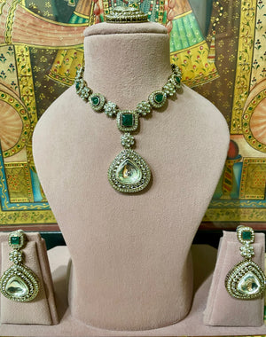 GREEN KUNDAN MOISSANITE  HERITAGE COLLAR PENDANT NECKLACE SET