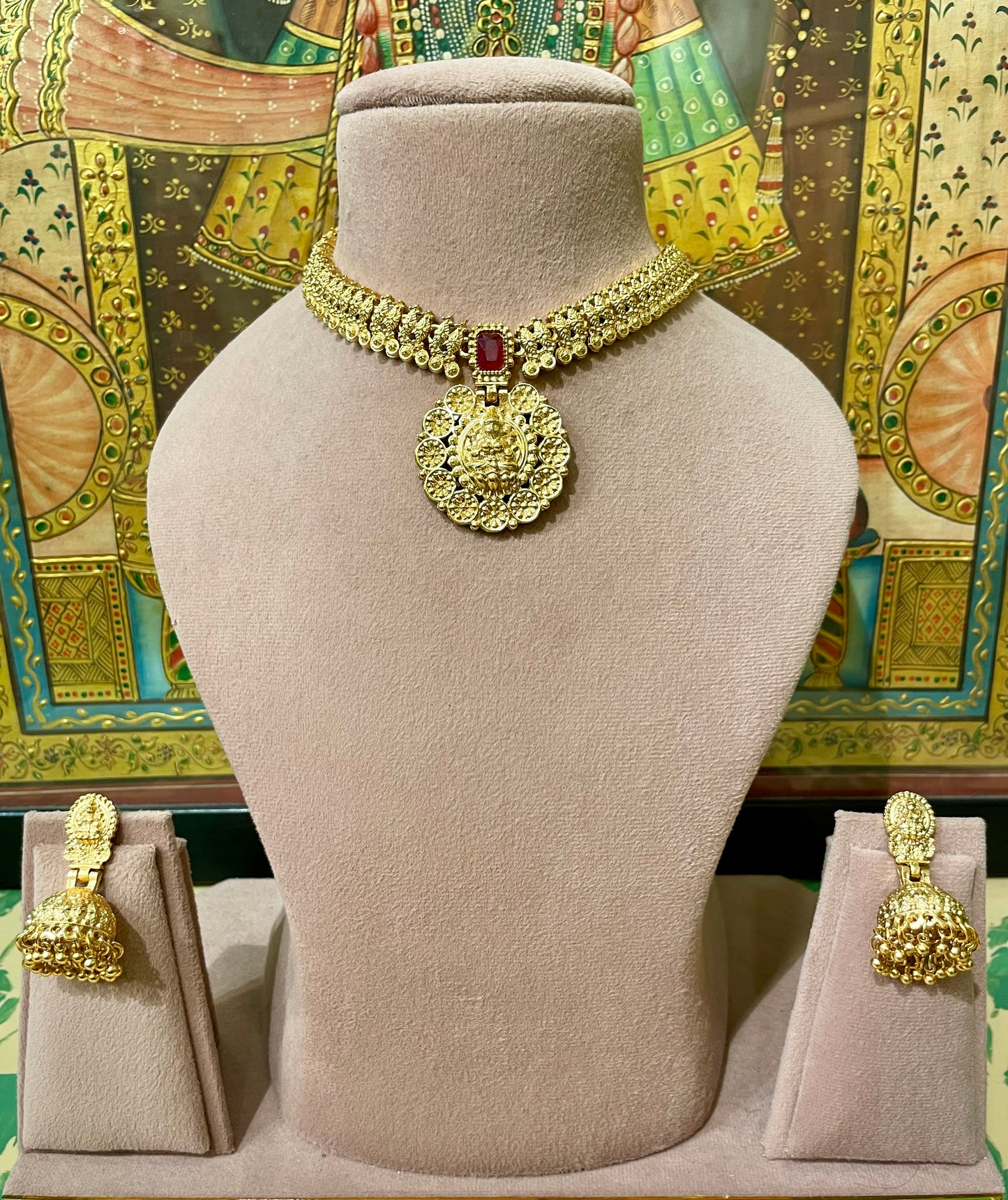 TRADITIONAL PENDANT GOLD TONED SOUTH INDIAN NECKLACE SET (RED)