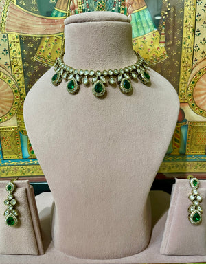 GREEN KUNDAN MOISSANITE MONALISA SLEEK NECKLACE SET