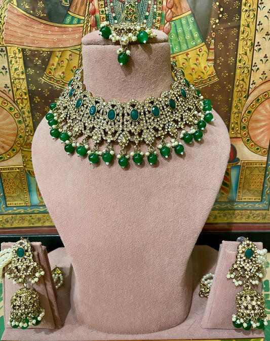 GREEN GOLD TONED NECKLACE SET