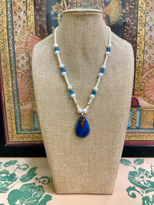 BLUE AGATE TEARDROP PENDANT PEARL NECKLACE