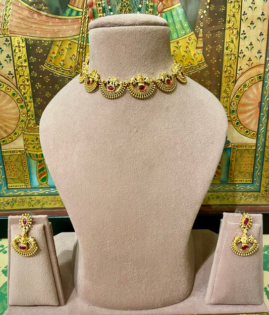 GOLD TONED TRADITIONAL SOUTH INDIAN NECKLACE SET (RED)