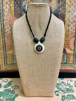 EMERALD CARVED PENDANT THREAD NECKLACE