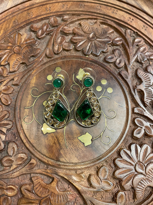 GREEN DROP MONALISA STONE EARRINGS