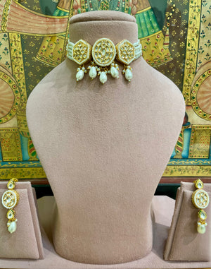 IVORY WHITE PEARLS MEENA KUNDAN GOLD PLATED SLEEK CHOKER SET